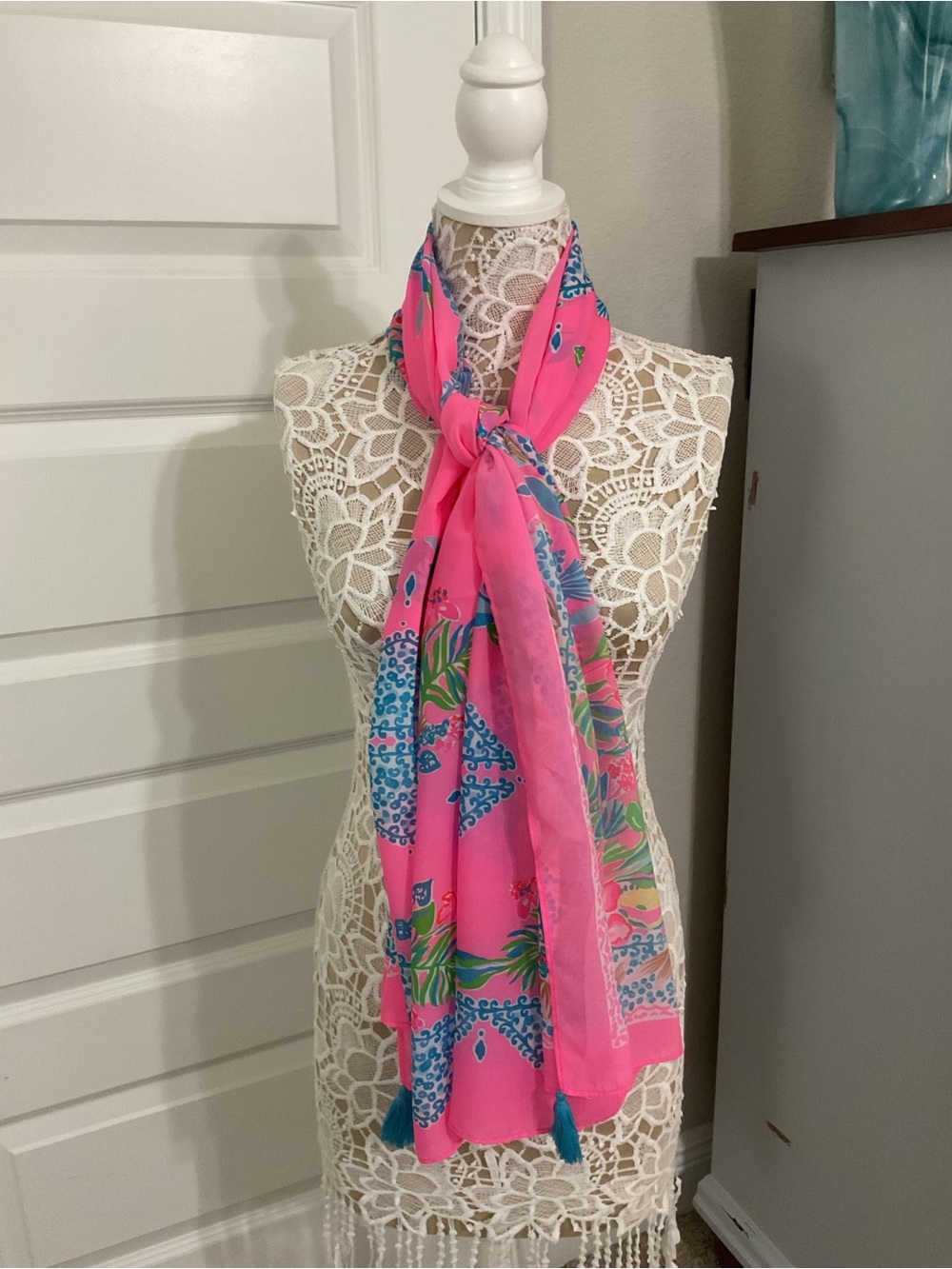 Lilly Pulitzer Pink Floral Tropical Scarf Wrap Tassels 66 x 46